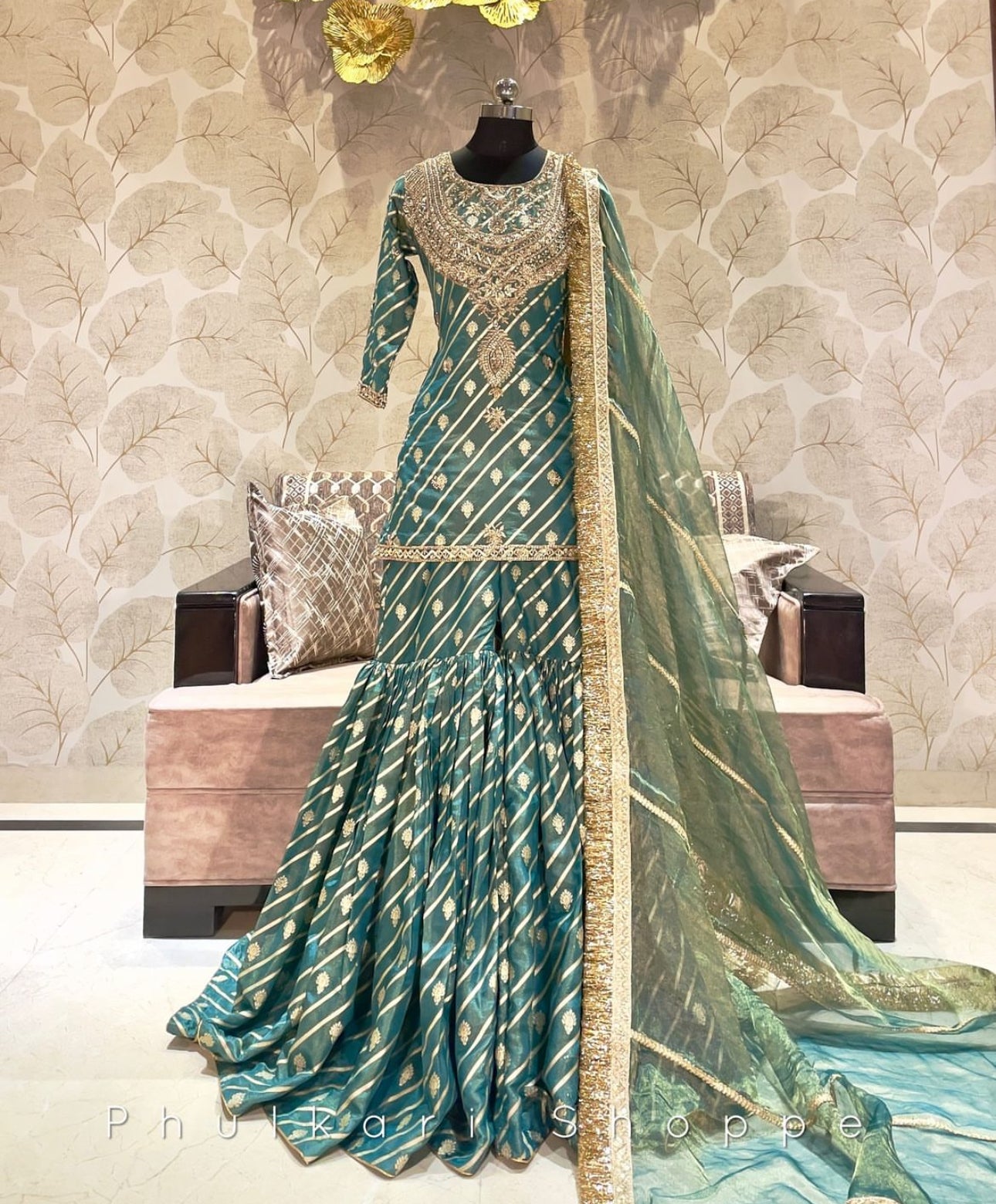 AVNOOR GHARARA SUIT