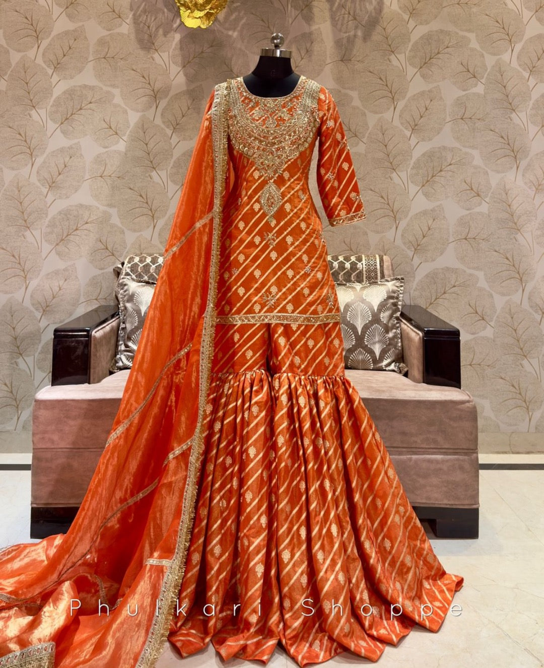 AVNOOR GHARARA SUIT